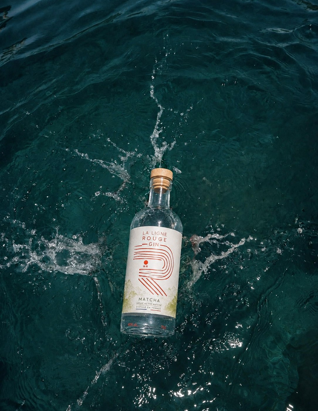 La Ligne Rouge Matcha, bouteille dans l'eau
