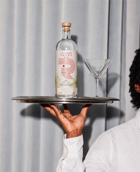 La Ligne Rouge Gin Matcha, service sur plateau